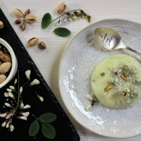 Un dolcetto per il Bianconiglio: la panna cotta con pistacchi e cioccolato bianco.